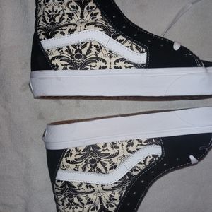 Vans M7.0 W 8.5 black w white. NWT